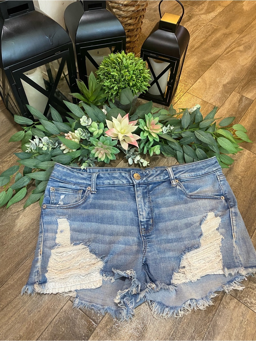 American Eagle Outfitters Plus Size Distressed Jean Shorts